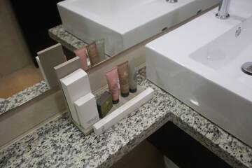 Bathroom amenities