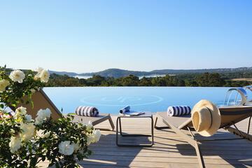 Infinity pool