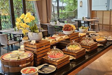 Breakfast buffet