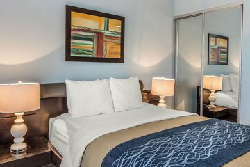 Comfort Inn & Suites Levittown