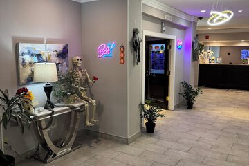 Lobby lounge