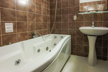 Private spa tub