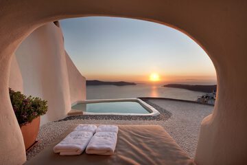 Private spa tub