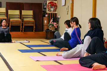 #YogaHotSpringPlan_Time to reflect on yourself through yoga...