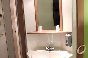 Bathroom sink