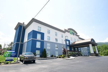 Holiday Inn Express & Suites Caryville by IHG