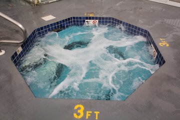 Indoor spa tub