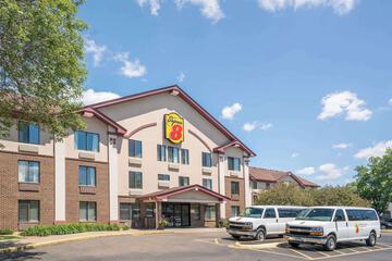 Super 8 by Wyndham Bloomington / Airport