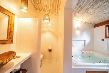 Private spa tub