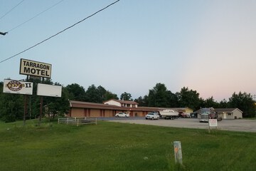 Tarragon Motel