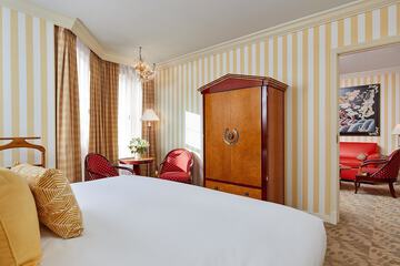Room 12 of 34
