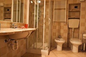 Bathroom amenities