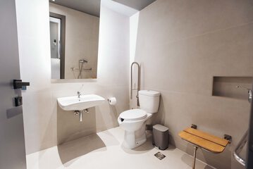 Bathroom amenities