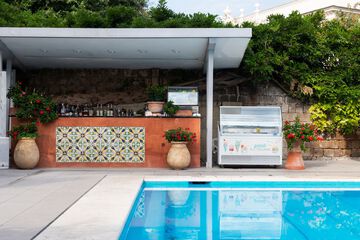 Poolside bar