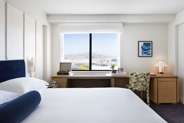 Room 33 of 102