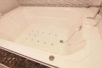 Jetted tub