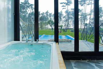 Private spa tub