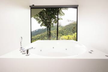 Jetted tub