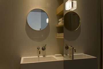 Bathroom sink
