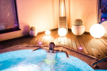 Outdoor spa tub