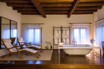 Jetted tub