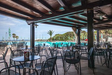 Poolside bar