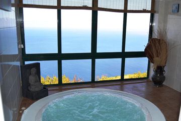 Indoor spa tub