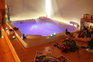 Private spa tub