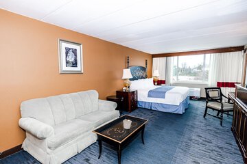 Room 17 of 32