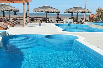 Pool waterfall