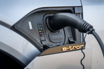 Electric vehicle charging station
