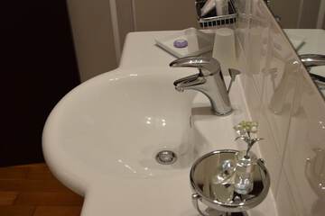 Bathroom sink
