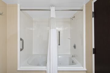 Jetted tub