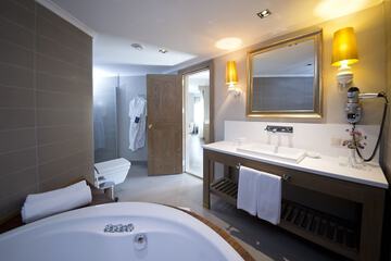 Jetted tub
