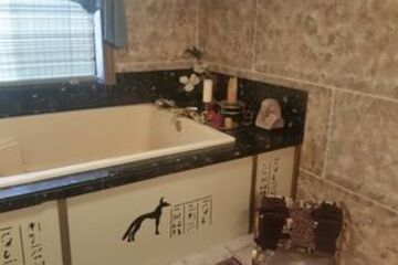 Deep Soaking Bathtub