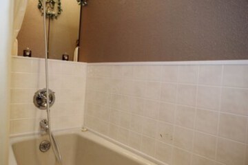 Deep Soaking Bathtub