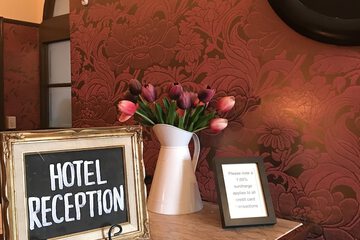 Check-in/check-out kiosk