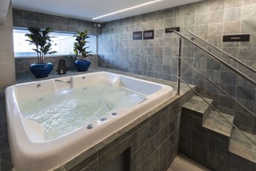 Jetted tub