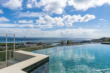 Infinity pool