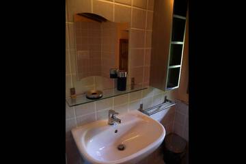 Bathroom sink