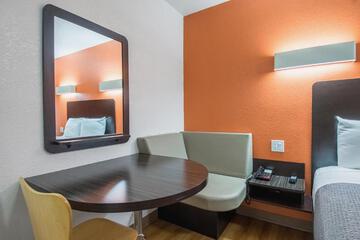 Motel 6 Bakersfield CA