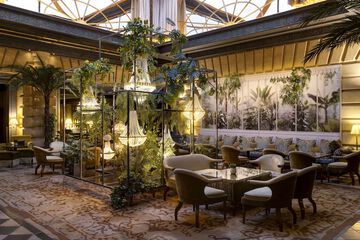 Lobby lounge