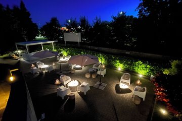 Poolside bar