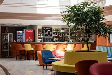 Lobby lounge