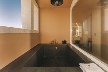 Private spa tub