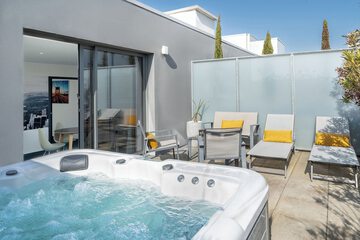 Private spa tub