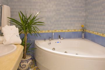 Jetted tub