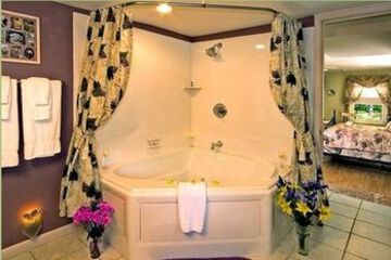 Deep Soaking Bathtub