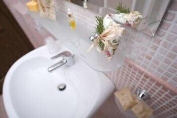 Bathroom sink