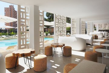 Poolside bar